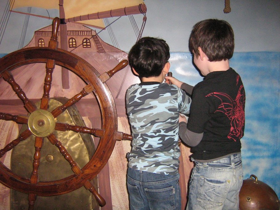 Stan & Dieye on the Orion-3 Pirate Ship